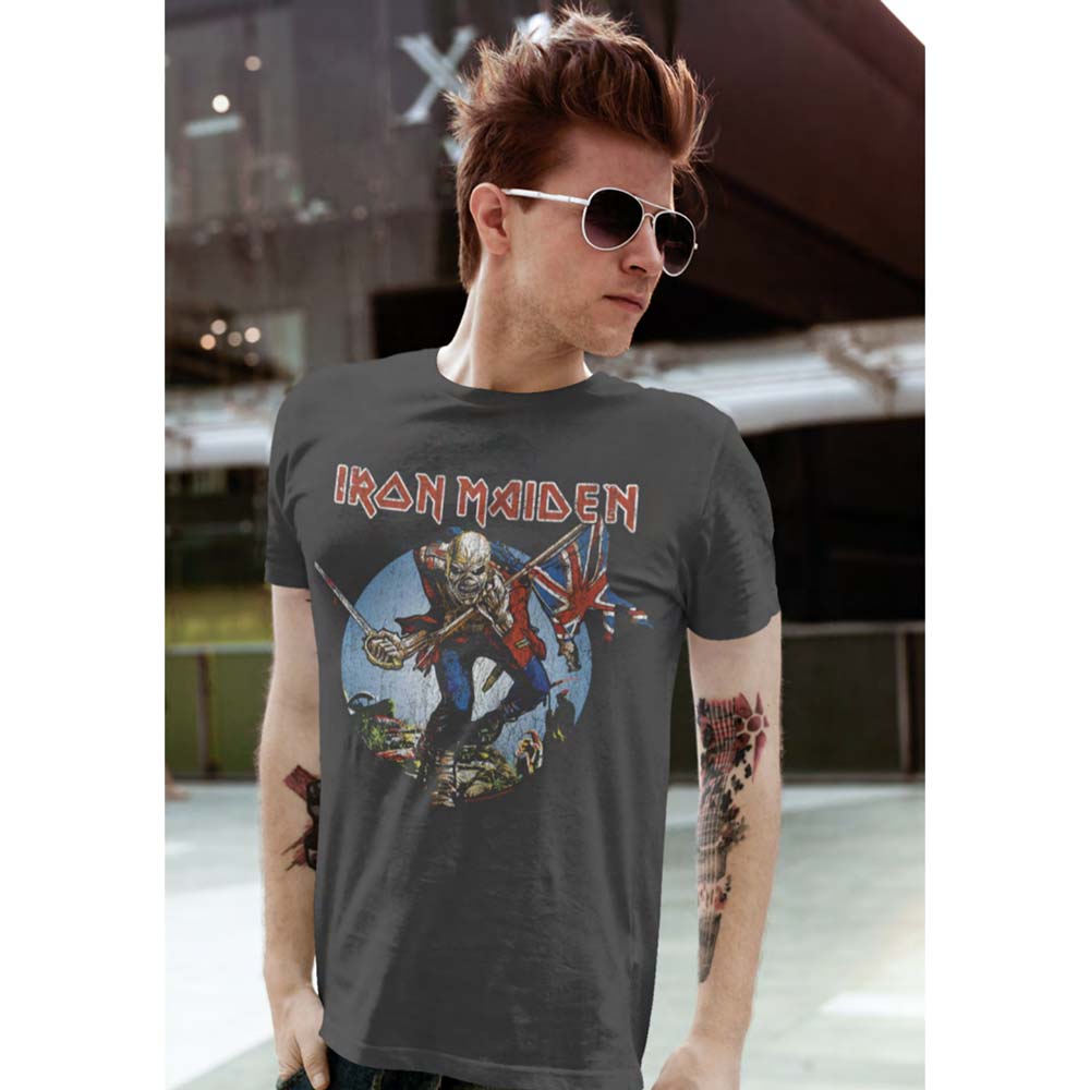 IRON MAIDEN Eye-Catching T-Shirt, Trooper Distressed