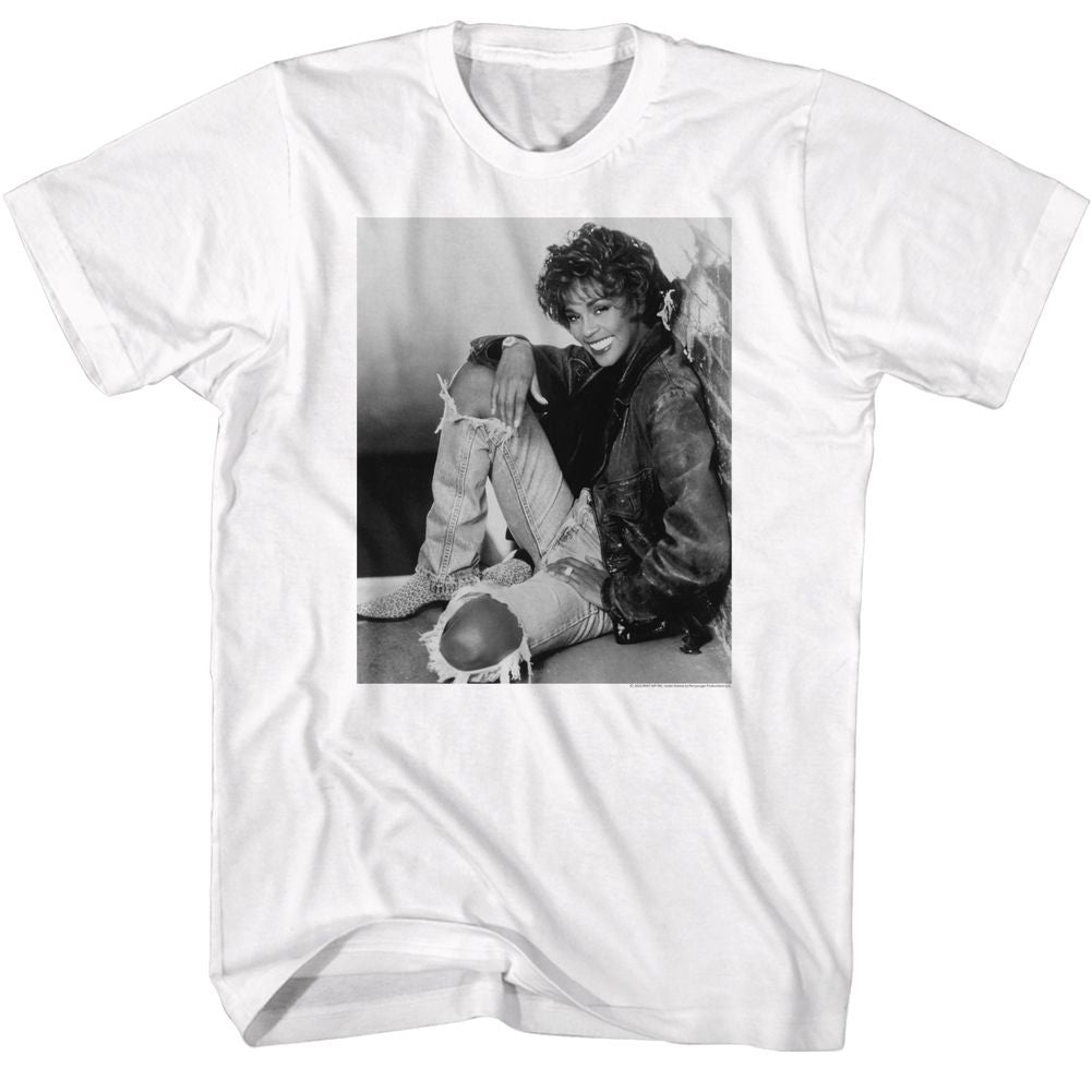 WHITNEY HOUSTON Eye-Catching T-Shirt, BW Brick Wall Sit